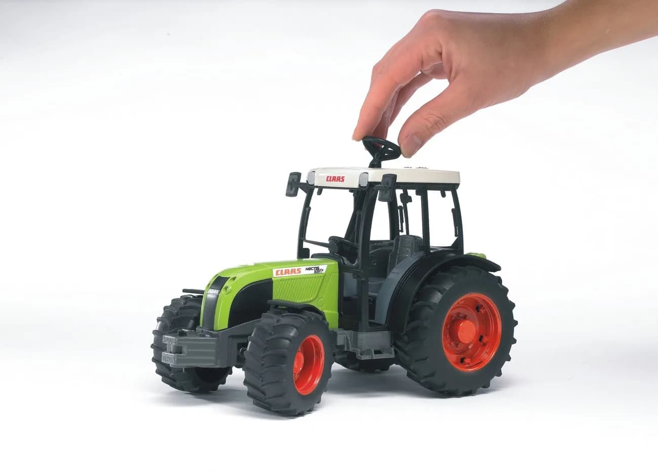 Трактор Claas Nectis 267F 1:16 Bruder 02110 фото 5