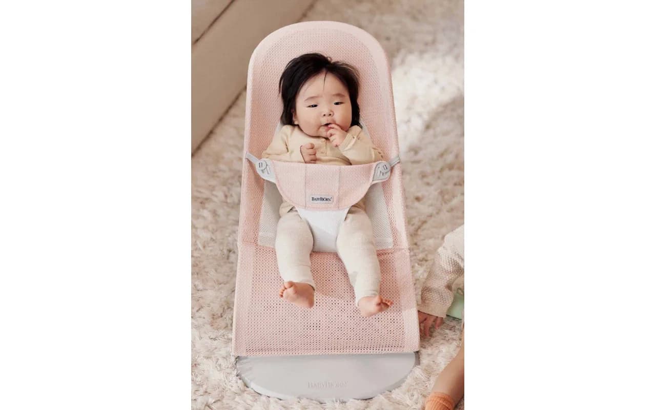 Шезлонг BabyBjorn Bouncer Balance Soft Mesh 1424 Blush фото 3