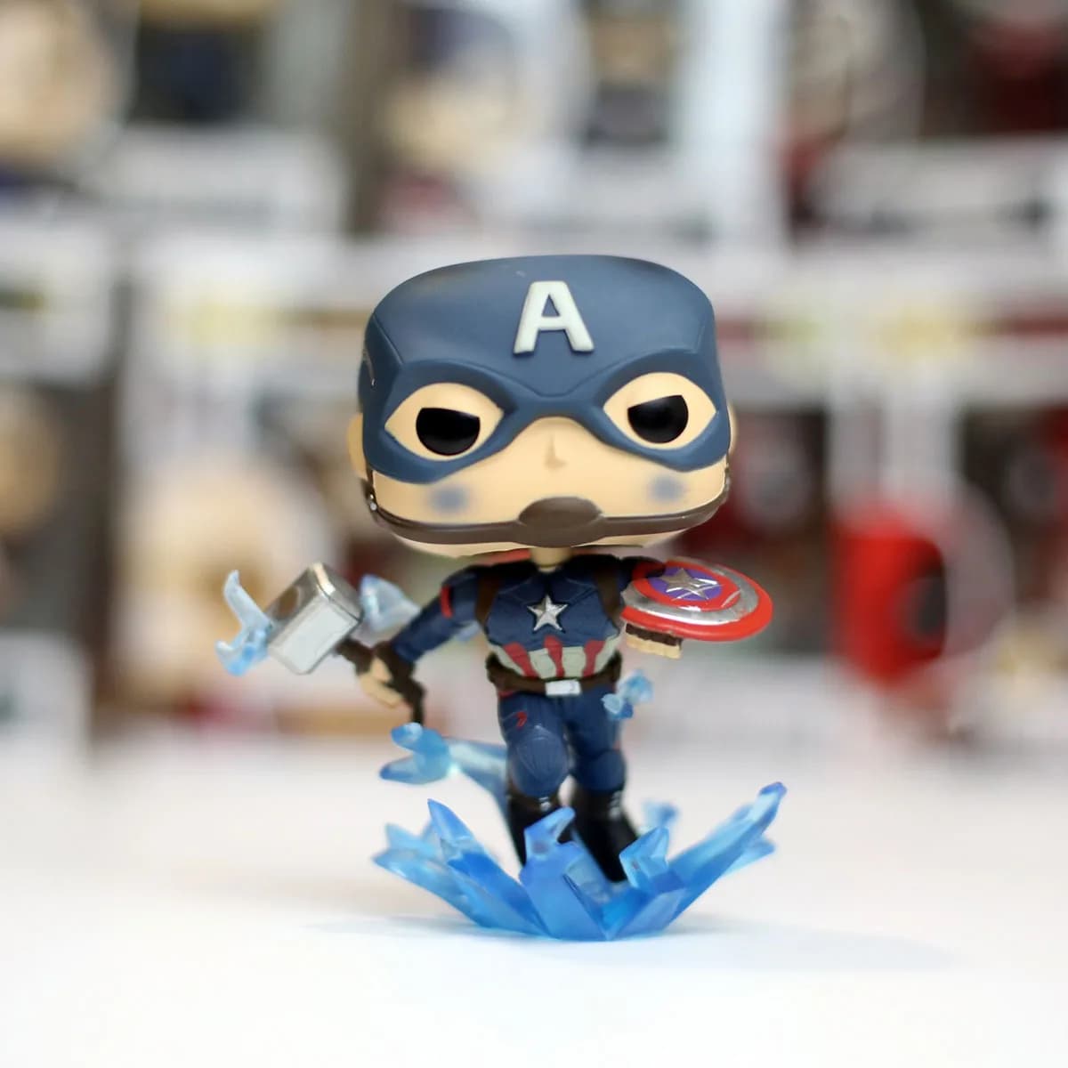 Ігрова фігурка FUNKO POP! cерії Месники: Фінал - Капітан Америка з мйольніром 45137 фото 5