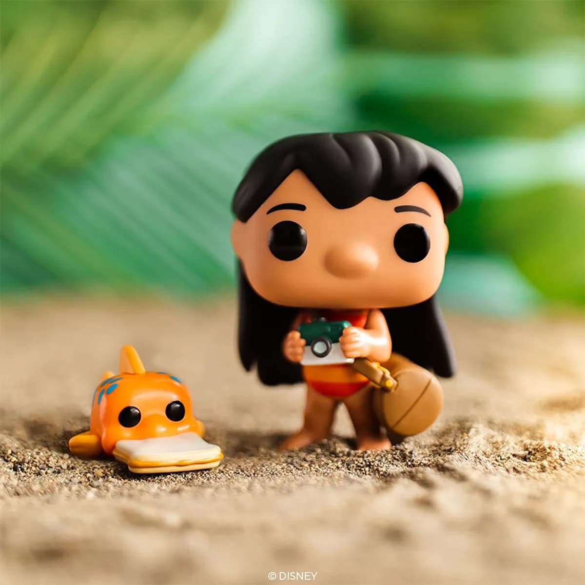 Ігрова фігурка FUNKO POP! cерії Ліло та Стіч - Ліло з рибкою 55621 фото 3