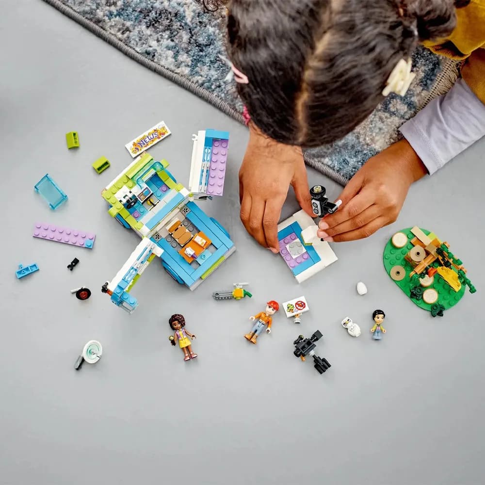 Конструктор LEGO Friends Фургон редакції новин 446дет 41749 фото 6 Конструктор LEGO Friends Фургон редакції новин 446дет 41749 фото 6