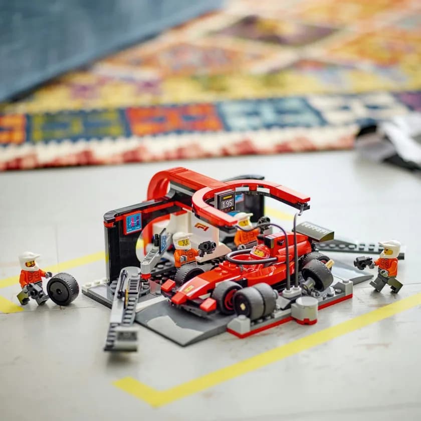 Конструктор Lego City Піт-стоп і піт-екіпаж F1 322дет 60443 фото 2 Конструктор Lego City Піт-стоп і піт-екіпаж F1 322дет 60443 фото 2