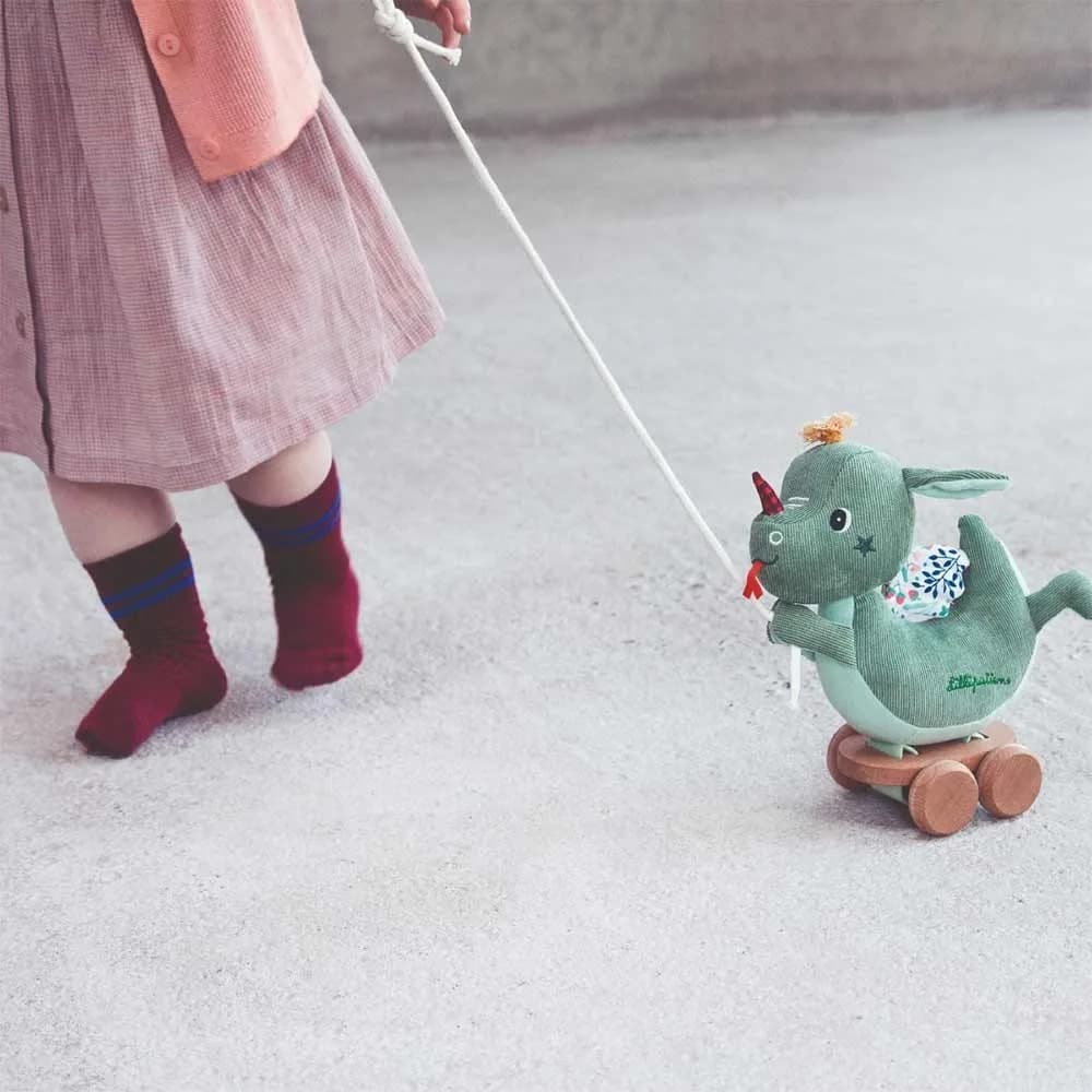 Каталка Lilliputiens Дракончик Джо 83329 фото 5 Каталка Lilliputiens Дракончик Джо 83329 фото 5