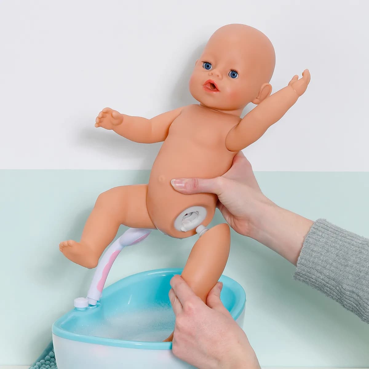 Лялька ZAPF Baby Born Емма у костюмі ведмедика 43см 837115 фото 7 Лялька ZAPF Baby Born Емма у костюмі ведмедика 43см 837115 фото 7