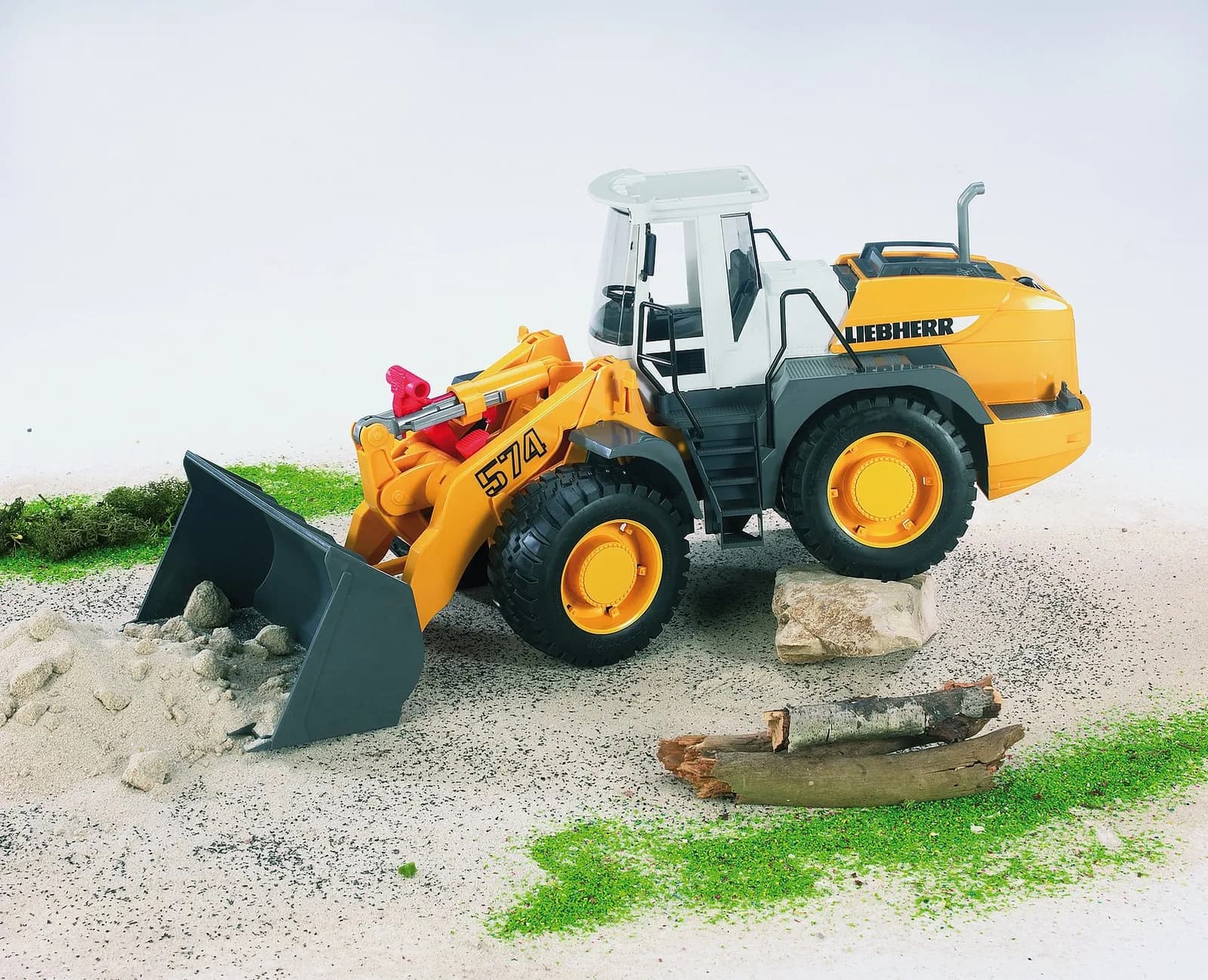 Дорожній навантажувач Liebherr L574 Bruder 02430 фото 3 Дорожній навантажувач Liebherr L574 Bruder 02430 фото 3