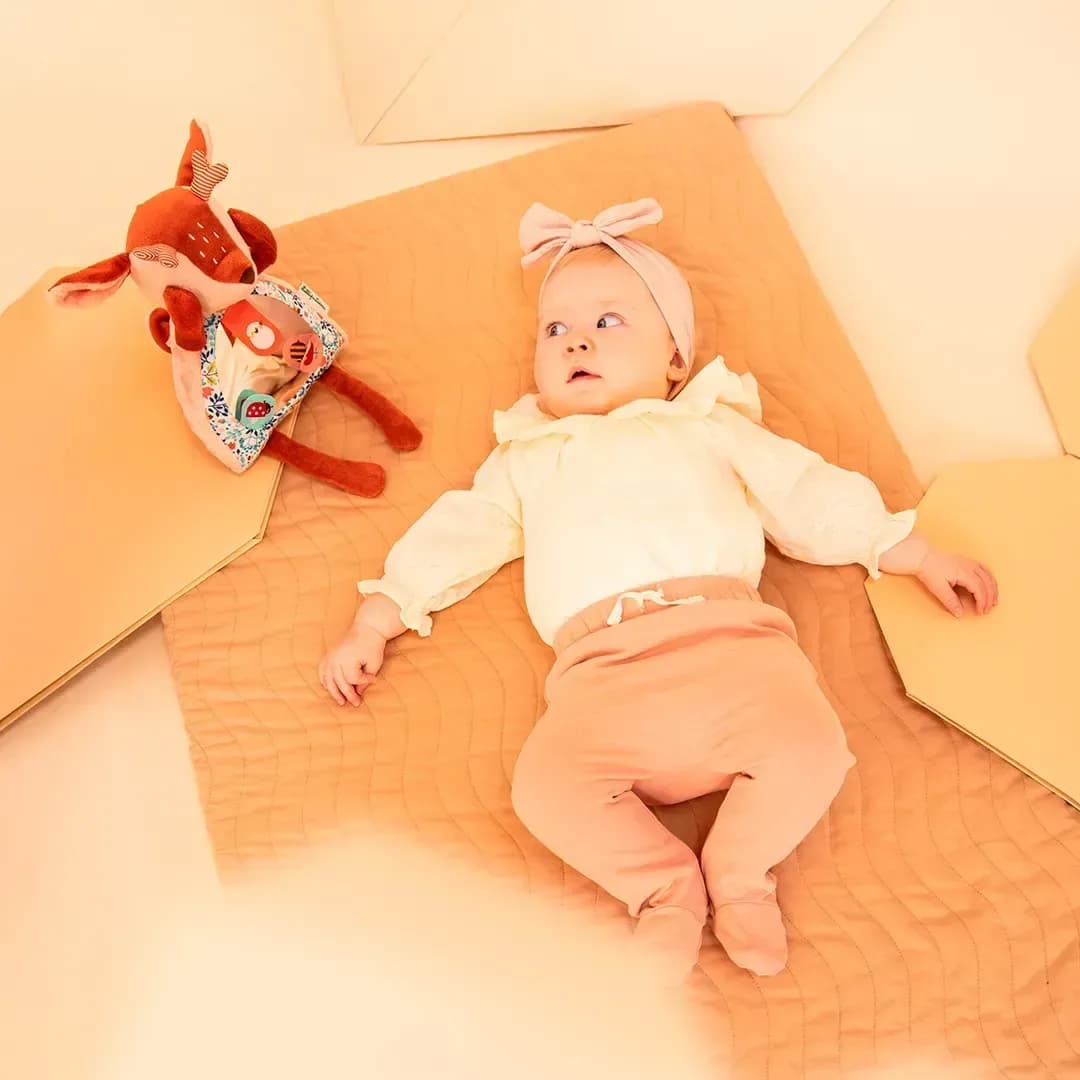 Іграшка з дзеркалом Lilliputiens Peekaboo Оленя Стелла 83551 фото 5