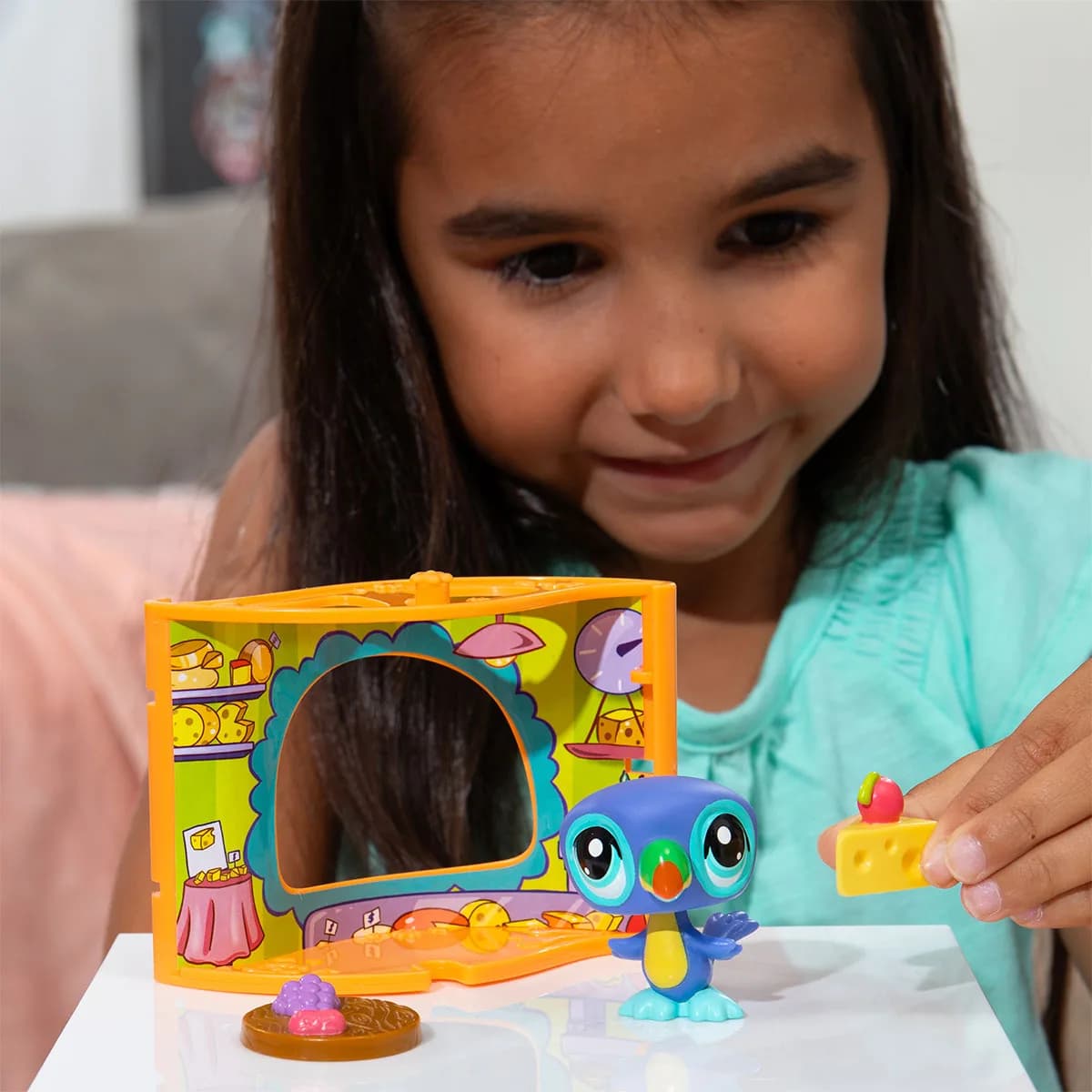 Ігровий набір Littlest Pet Shop - Французьке бістро 00592 фото 4 Ігровий набір Littlest Pet Shop - Французьке бістро 00592 фото 4