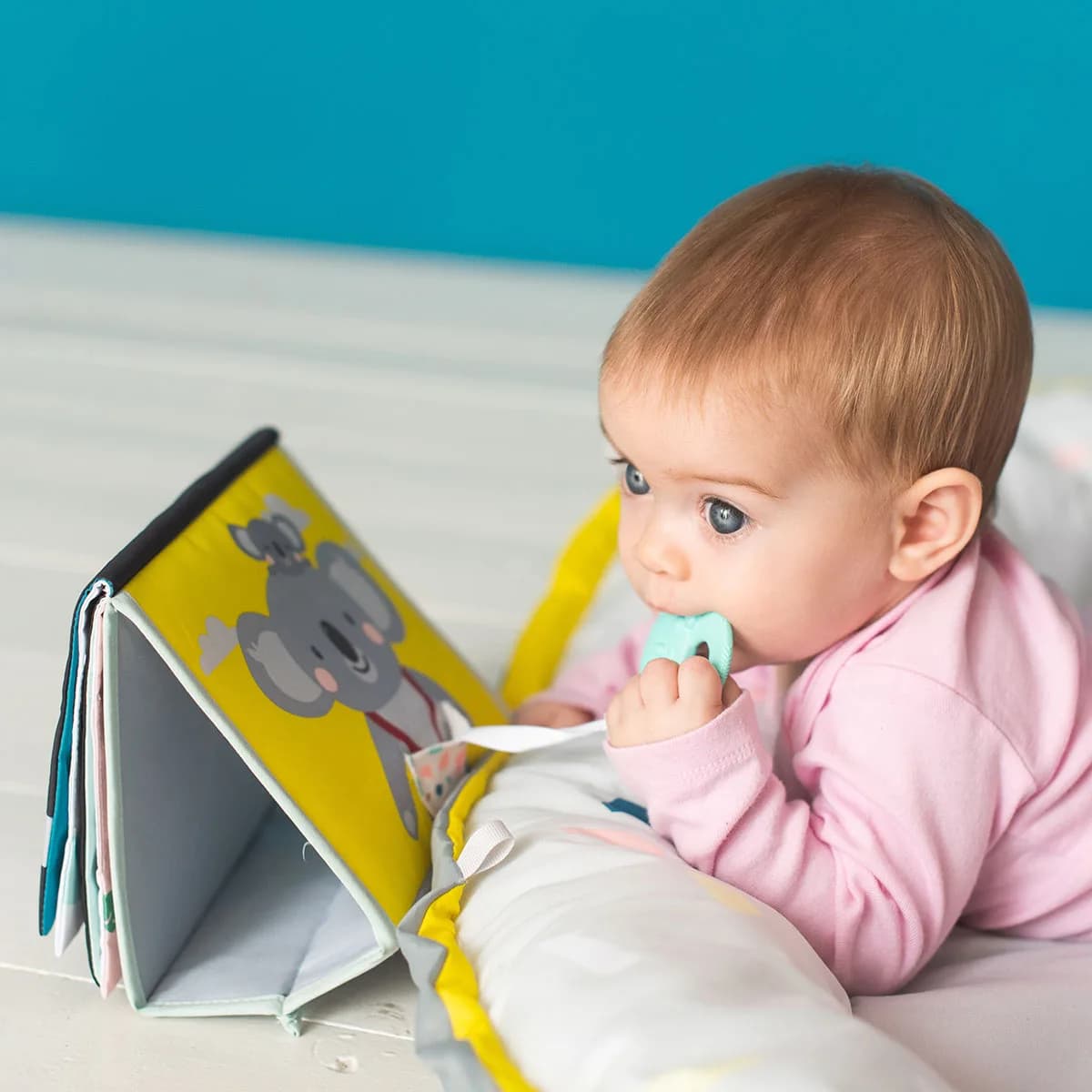 Книжка-розкладушка Taf Toys Мрійливі коали Пригоди коали Кіммі 12395 фото 7 Книжка-розкладушка Taf Toys Мрійливі коали Пригоди коали Кіммі 12395 фото 7