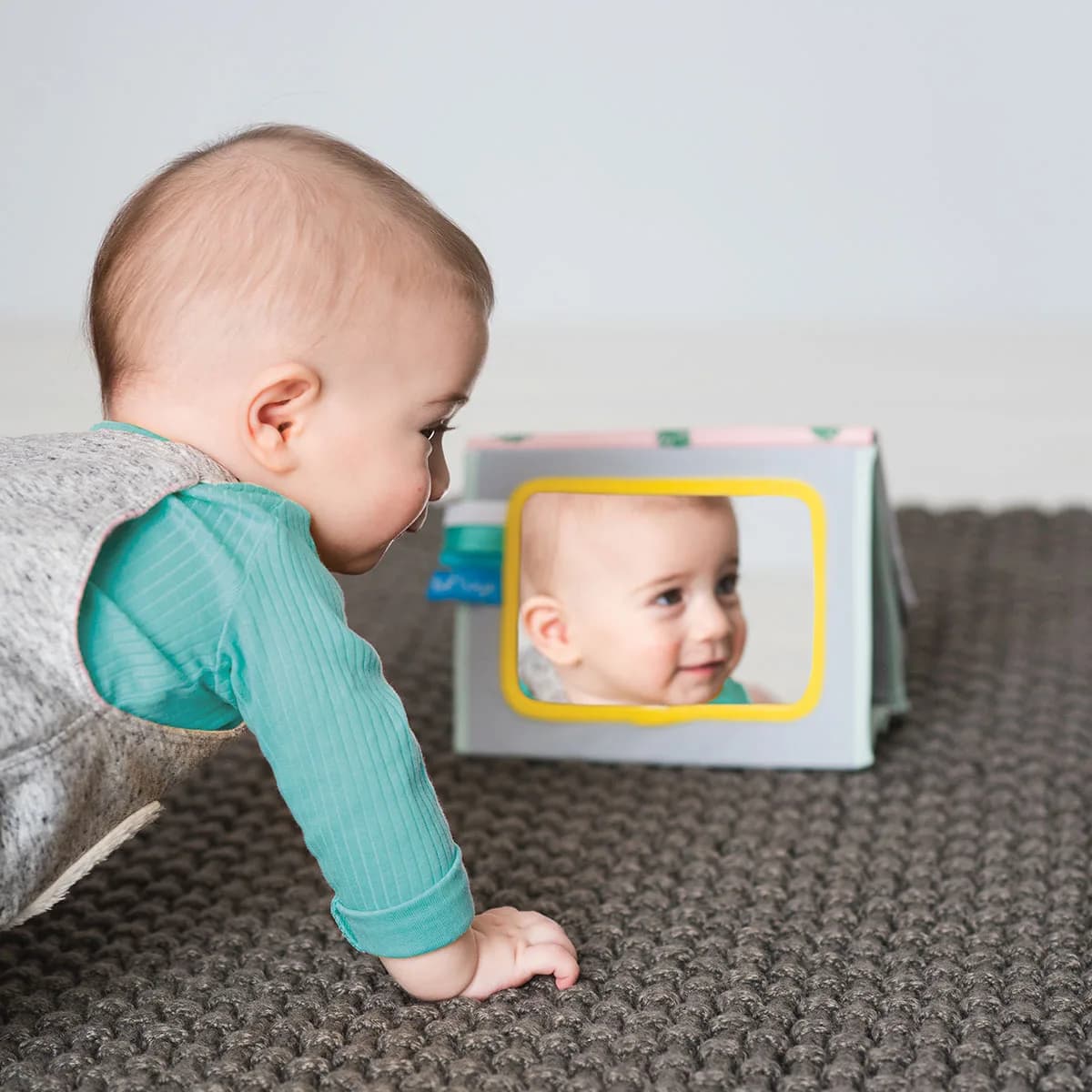Книжка-розкладушка Taf Toys Мрійливі коали Пригоди коали Кіммі 12395 фото 5 Книжка-розкладушка Taf Toys Мрійливі коали Пригоди коали Кіммі 12395 фото 5