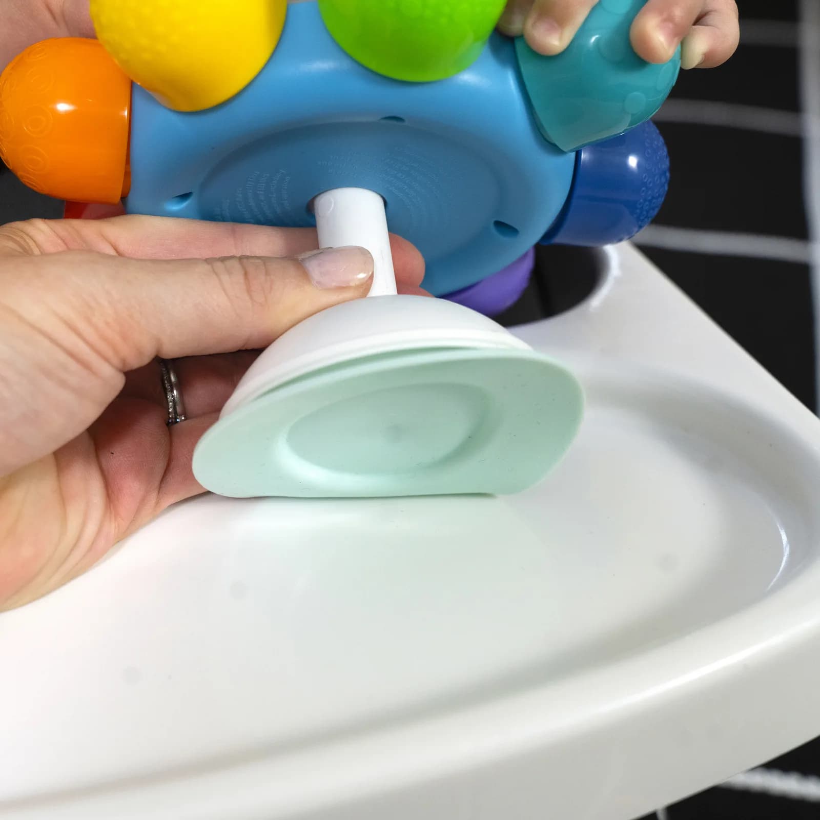 Іграшка розвиваюча на стіл Baby Einstein Opus's Spin and Sea 13147 фото 4 Іграшка розвиваюча на стіл Baby Einstein Opus's Spin and Sea 13147 фото 4